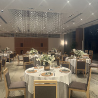 大きめの宴会場です。1つ目より若干小さめ。