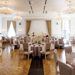 披露宴会場 ゲストテーブル内装|786387さんのフェアブルーム水戸アメイジングステージの写真(2622732)