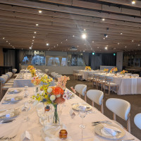 奥がオープンキッチンになってます