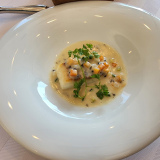 鱸（スズキ）と海老のパイ包み焼きとスキャンピのソテー