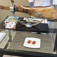 ウェルカムパーティの生ハムの原木