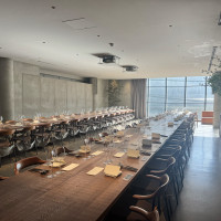 自然光の入る披露宴会場