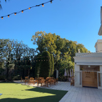 小さい方の披露宴会場のお庭