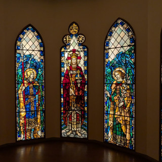 挙式会場に入る前のステンドグラスです。