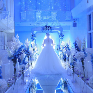 チャペルでの人新婦写真です