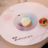 かわいい料理コースデザート