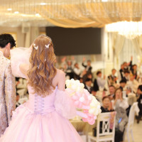 退場、階段から皆に手を振る