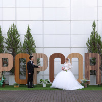 外観での新郎新婦です。