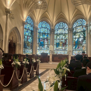 ステンドグラスがオシャレで荘厳