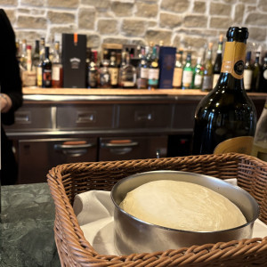 フォカッチャを焼く前の状態。常に焼きたて提供してるとのこと|787028さんの南青山ル・アンジェ教会の写真(2620338)