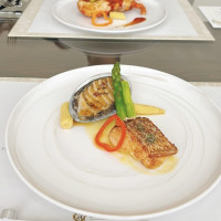 ブライダルフェアで料理の試食をさせていただきました。