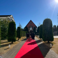 チャペルへ向かうバージンロード