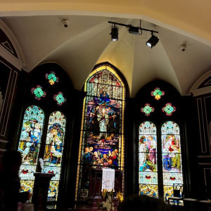 迫力満点のステンドグラスのチャペル|787197さんのセント・ラファエロチャペル御堂筋の写真(2620014)
