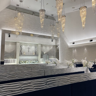 白を基調としたチャペルです