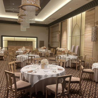 天井が高く、広々とした空間です。