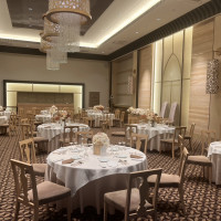 天井が高く、広々とした空間です。