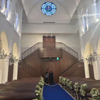 2階に入口がある挙式会場