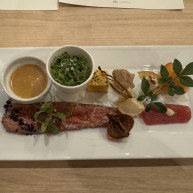 一皿に盛られた料理でした
あんまり好みではなかった、、