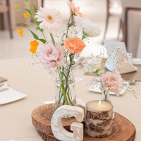 テーブルナンバー（貸し出し）と装花