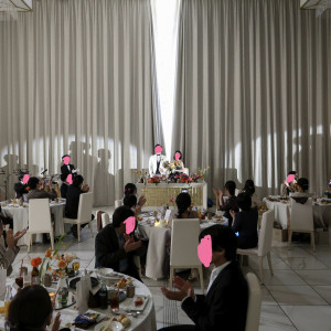 高砂後ろの大きな窓のカーテンの開閉で雰囲気が変わります|787280さんのキャッスルガーデン OSAKAの写真(2628273)