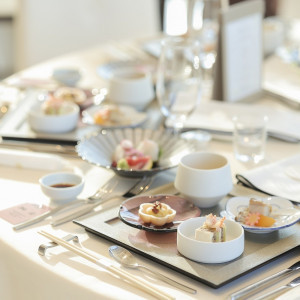 挙式後、披露宴入場前に前菜をゲストに食べてもらえました|787328さんのThe 迎賓館 偕楽園 別邸の写真(2620782)