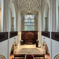 ステンドグラスが非常に綺麗です。