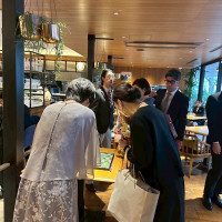 ゲストが待てるレストラン兼ウェルカムパーティーの会場です。