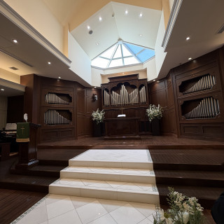 少し明るく照らすチャペルが素敵です。