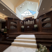 少し明るく照らすチャペルが素敵です。