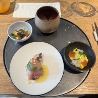 見た目にもこだわった暖かい料理が出てきます。