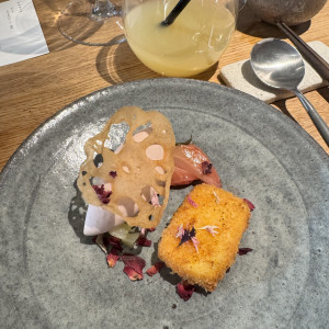 デザートも食べたことがないような美味しい料理でした。|787427さんのIWAI OMOTESANDO(イワイ オモテサンドウ)の写真(2621138)