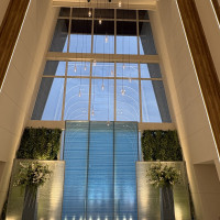 扉から見た挙式会場の様子です