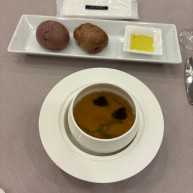 パンは食べ放題。いろんな味がありどれも美味しい