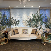 ガーデンヒルズの披露宴会場。新郎新婦ソファ