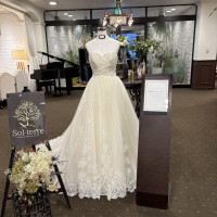 お色直しの後、新婦が着ていたドレスがロビーに飾られるそうです