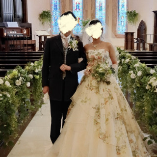 チャペル内。ステンドグラスが綺麗です。