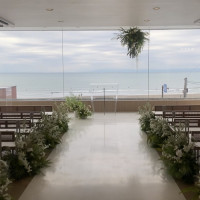 チャペルは光がよく入ります。全体的に白く、明るい雰囲気です。