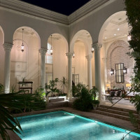 夜のガーデンライトアップ