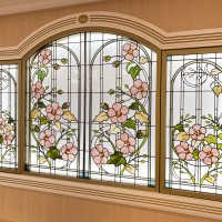 ステンドグラスが新郎新婦の後ろにくる部屋もありました