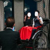 お色直し再入場での人力車はゲストも写真が撮れます。