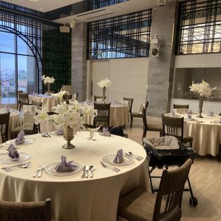 華やかだけれど温かみのある会場