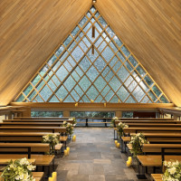 自然光が入って素敵なチャペルです。