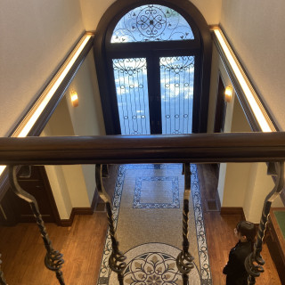 チャペル入り口を2階から見た風景