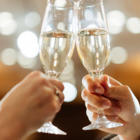 新郎新婦乾杯の写真も撮ってもらいました