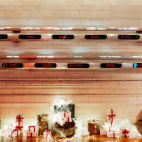 ロビーの世界時計、どこからの
ゲストでも迎え入れ可能です。