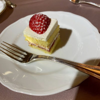 ケーキ入刀後のケーキ
甘すぎず、美味しかったです