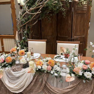 披露宴会場のメインテーブル