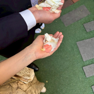 フラワーシャワーも生花を使用