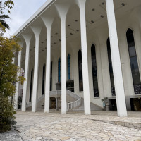 正面ロビーの外観です。
ゲストはこちらから入場します。