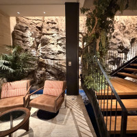 広い会場のほうには少しスペースがありました。